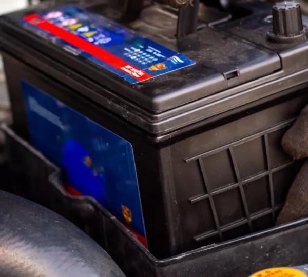 batterie-de-voiture-et-consommation-electrique-limpact-sur-les-equipements-embarques